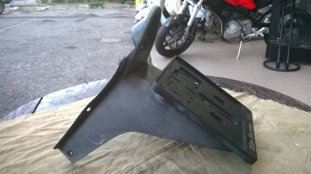 Portatarga Leonardo Aprilia (3)