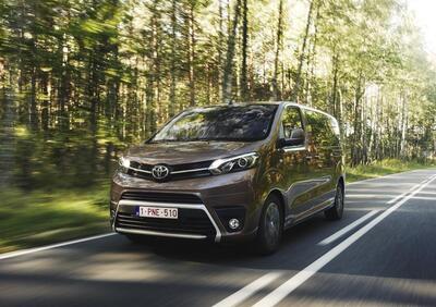 Toyota Proace Verso | Può un furgone sostituire l'auto di tutti i giorni? [Video]