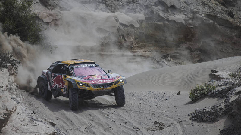 DKR &rsquo;18 Peugeot. Vittoria di Peterhansel, ritiro di Loeb