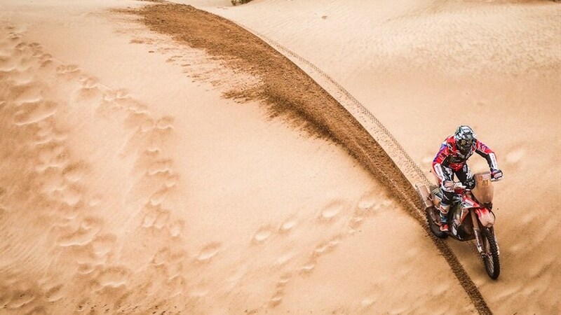 Dakar 2018. Peterhansel (Peugeot) e Meo (KTM) prima del Break