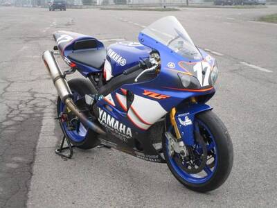 Yamaha YZF 750 R7 usata