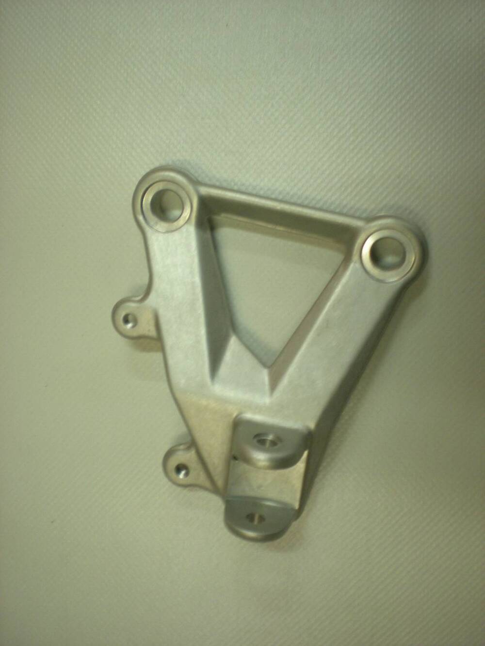 Piastra porta pedana ant. Dx - 82411231A Ducati (2)