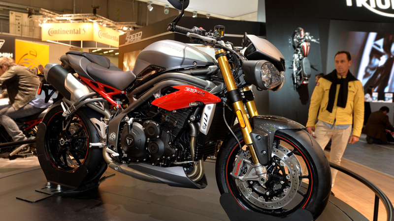 EICMA 2015: il video delle nuove Triumph Speed Triple 1050 S e R