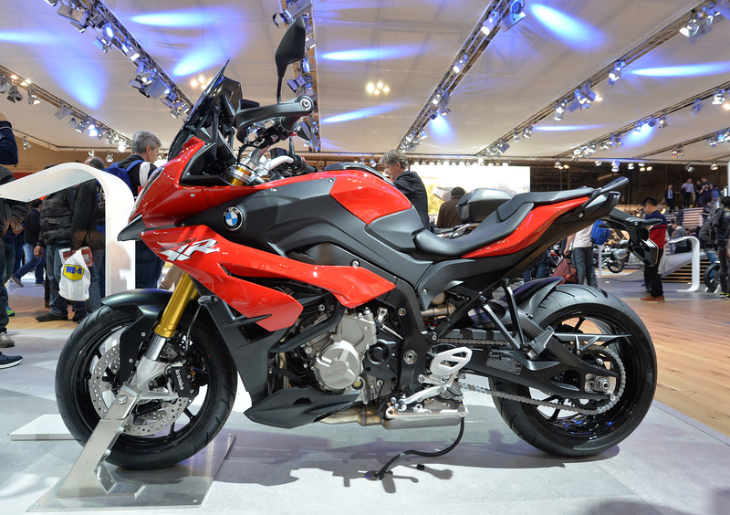 EICMA 2015: nuove colorazioni per la BMW S1000XR