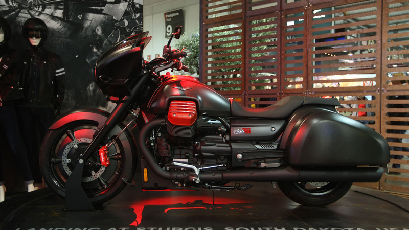 EICMA 2015: Moto Guzzi MGX21 Flying Fortress