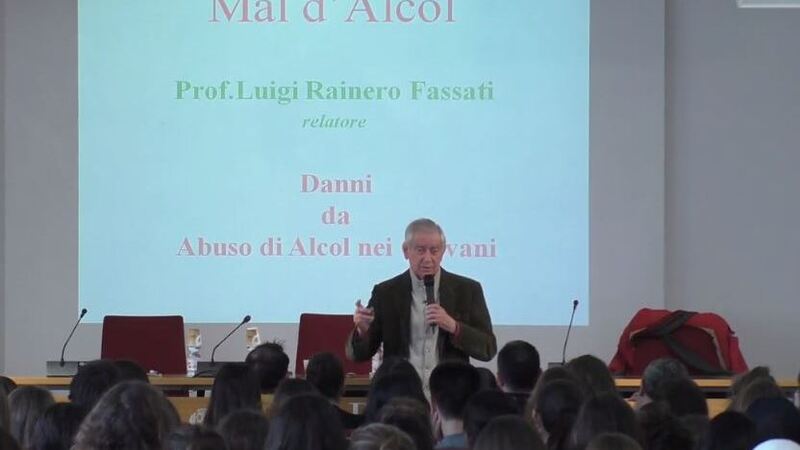 Mal d&#039;alcol, l&#039;iniziativa online continua nelle scuole: ecco come (Video)