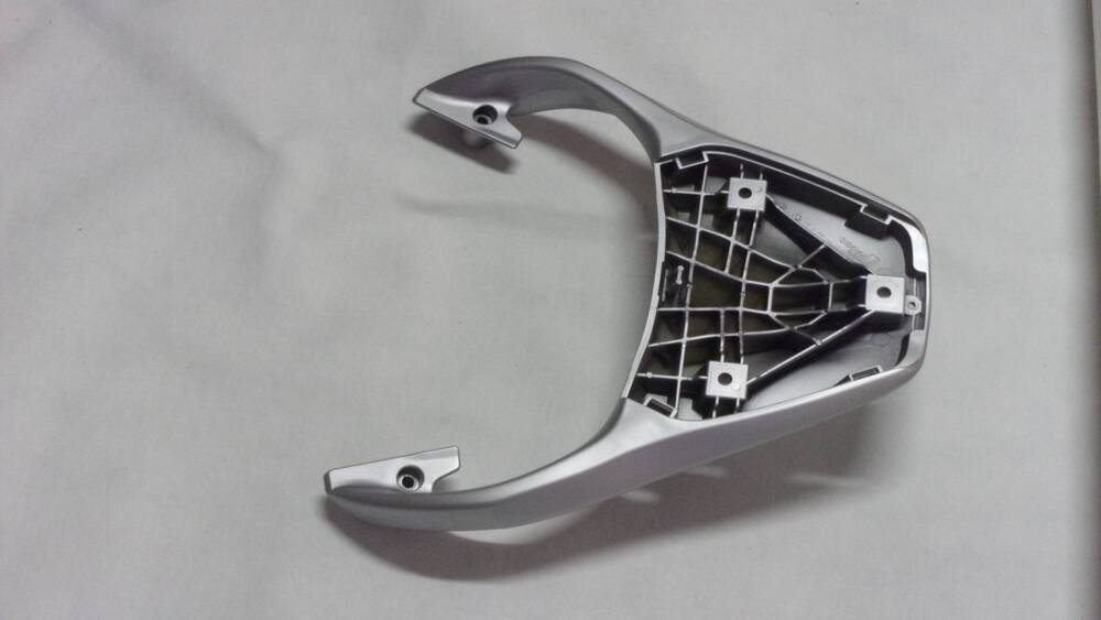 PORTAPACCO POSTERIORE ORIGINALE PIAGGIO BEVERLY (3)