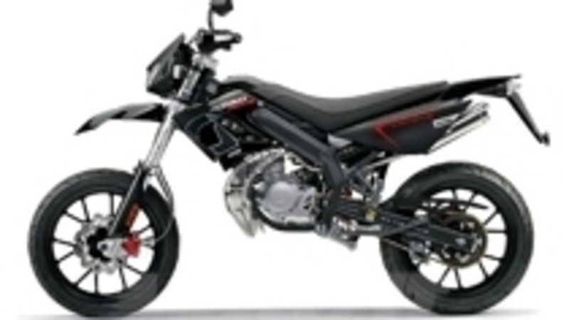 Nuova Derbi Senda DRD Racing SM Limited Edition: una vera supermotard da 50 cc