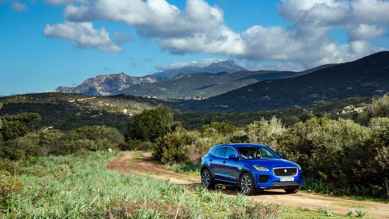 Jaguar E-Pace, la piccola F-Pace tra BMW X2 ed Audi Q5 [Video]