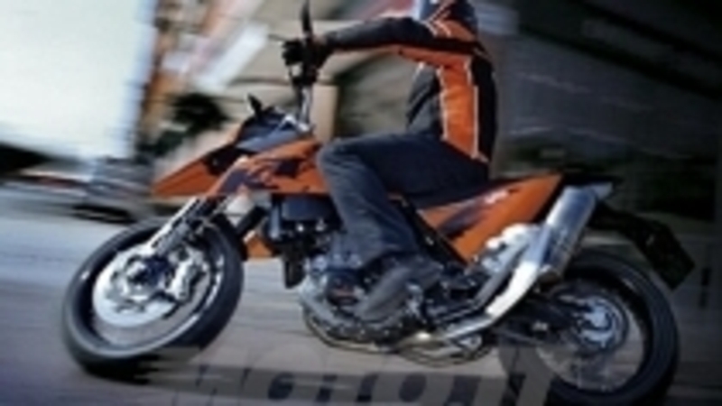 Fino al 31 ottobre KTM offre 690 SM/SM R con immatricolazione e tagliandi fino a 5.000 km inclusi