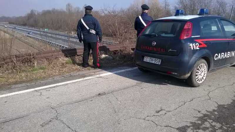 Sassi dal cavalcavia vicino a Ivrea, fermati due bambini di 11 e 12 anni