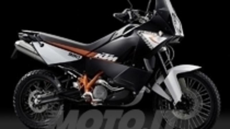 Adventure 990R, 990 Supermoto T e 1190 RC8 R all&#039;EICMA