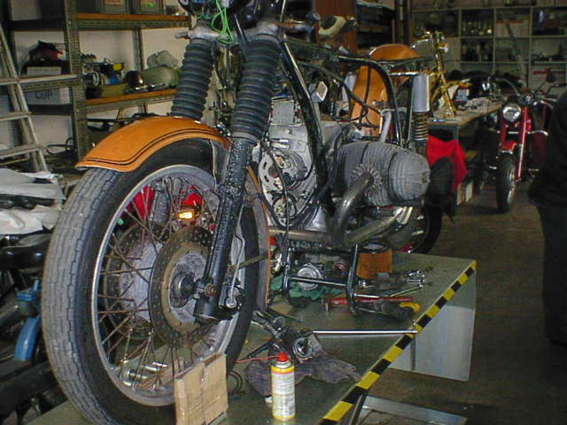 La moto prima del restauro