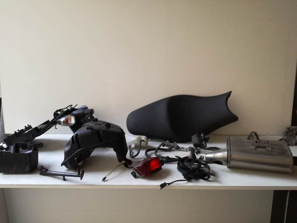 Ricambi vari originali Kawasaki ER-6F 2008 (6)