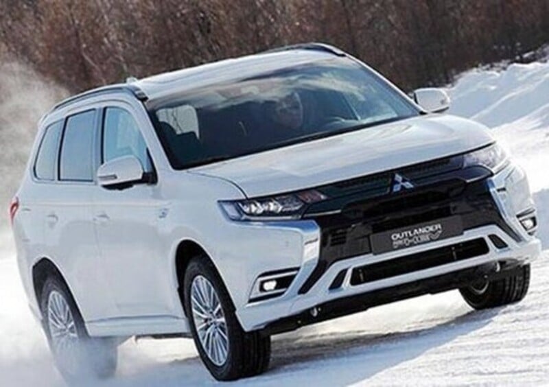 Outlander PHEV, la novit&agrave; Mitsubishi al Salone di Ginevra 2018