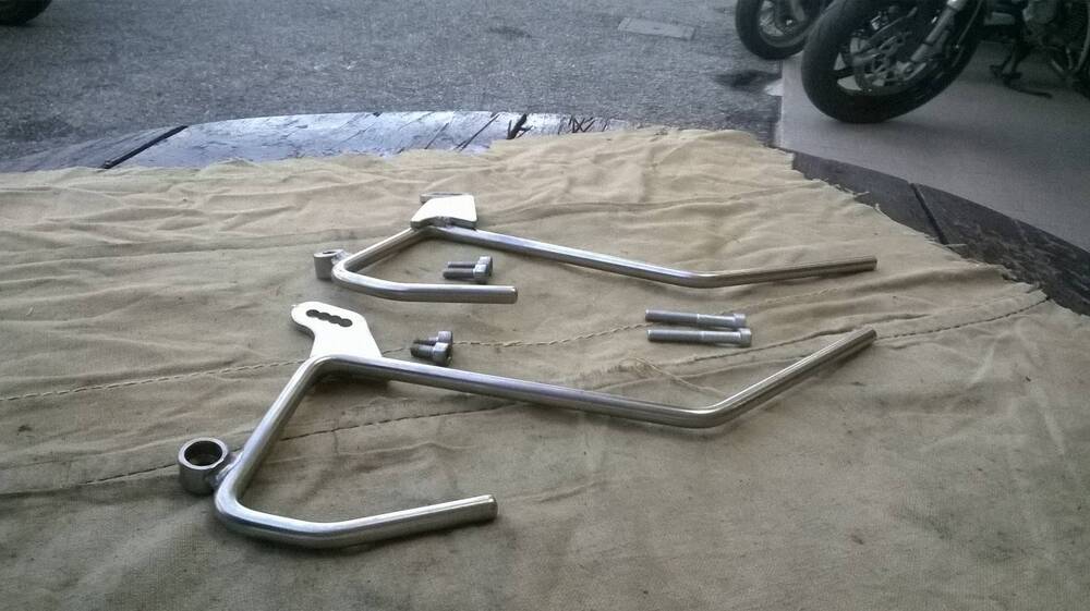 Supporti parabrezza Moto Guzzi (6)