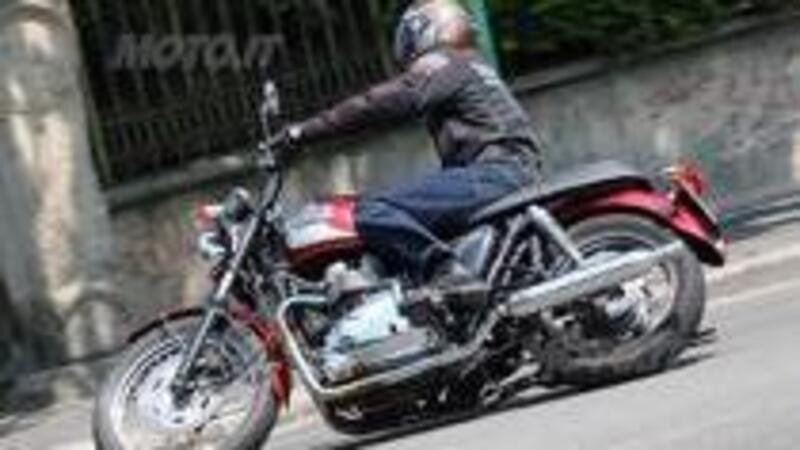 TRIUMPH Bonneville T100