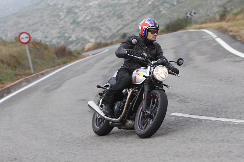 La Street Twin &egrave; molto godibile anche nella guida allegra