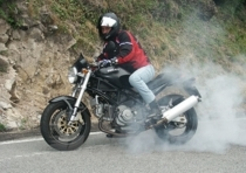 MOTO GUZZI V11 Caf&egrave; Sport vs DUCATI Monster 1000 Dark i.e.