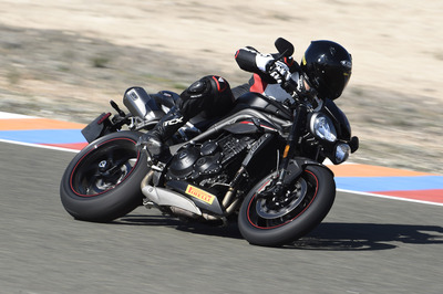 Triumph Speed Triple S e RS 2018. TEST su strada e in pista