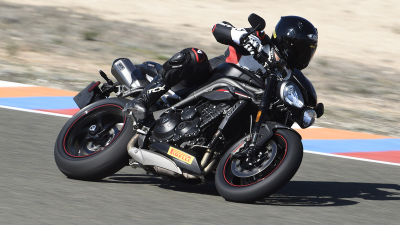 Triumph Speed Triple S e RS 2018. TEST su strada e in pista