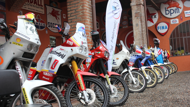 Le moto, i piloti e il ritorno al passato, una giornata immersi nella Dakar al Museo Fisogni