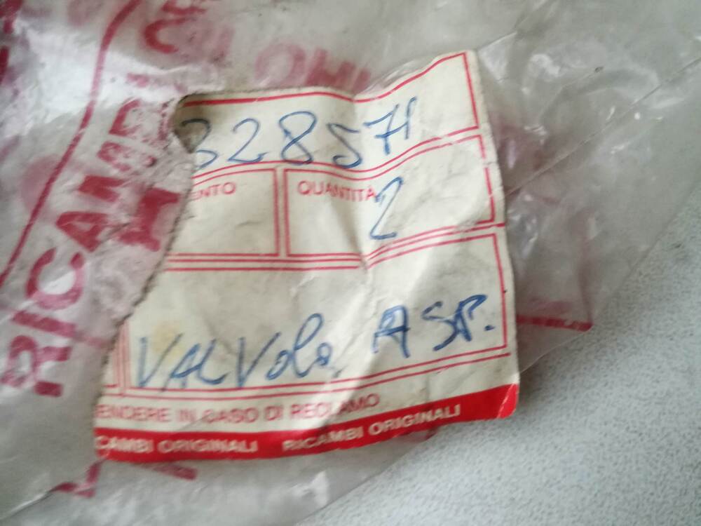 Valvole aspirazione Gilera RC 600 (2)