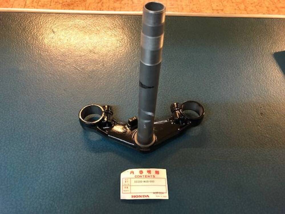 PIANTONE DI STERZO PER FORCELLA HONDA CBX750 F