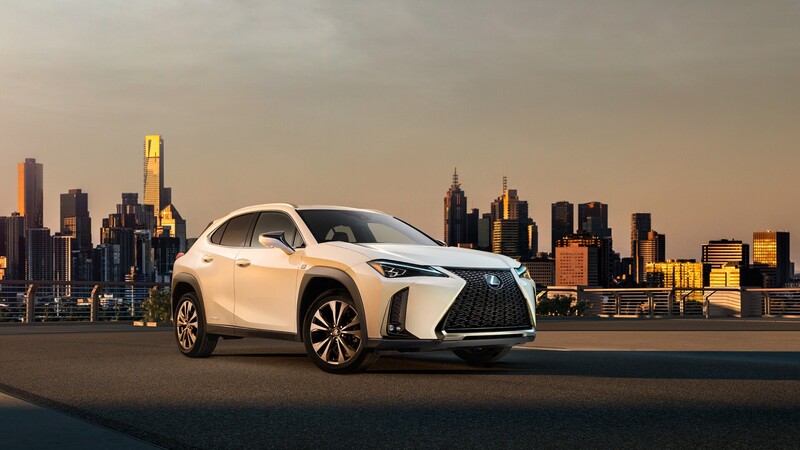 Lexus UX, il SUV compatto si mostra per la prima volta [Video]