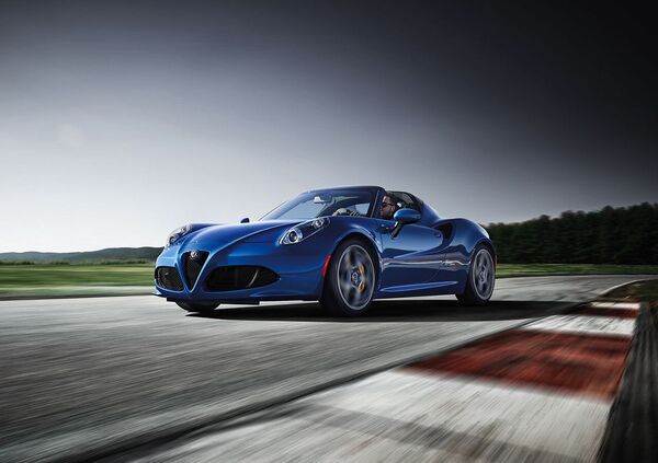 Alfa Romeo 4C, al Salone di Ginevra 2018 le Competizione e Italia