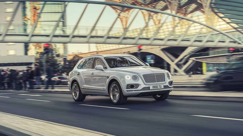 Bentley Bentayga Hybrid al Salone di Ginevra 2018 [Video]