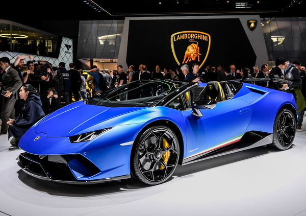 Lamborghini Huracan Performante Spyder al Salone di Ginevra 2018 [Video]