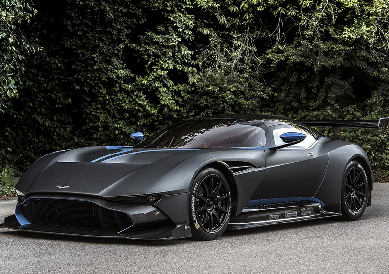 Aston Martin Vulcan e Castrol EDGE: alla ricerca del limite