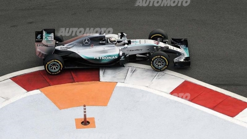 F1, Gp Russia 2015, Hamilton: &laquo;Peccato non poter lottare da vicino con Vettel&raquo;