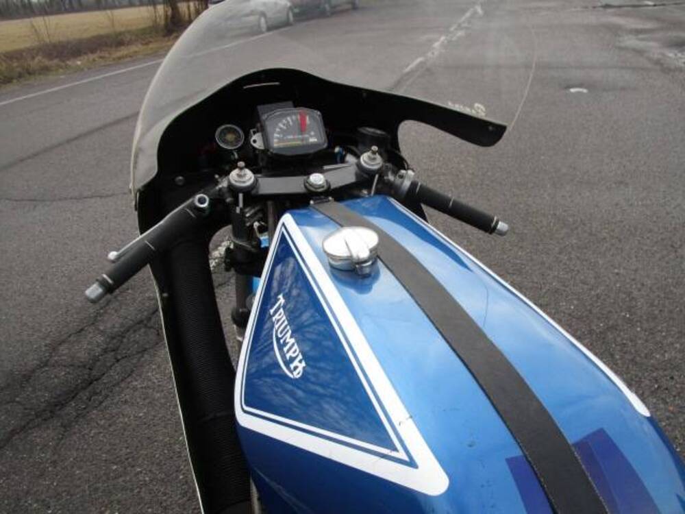 Triumph TRIDENT ROB NORTH 750 (10)