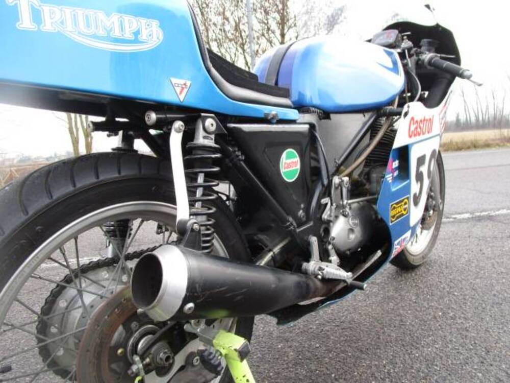 Triumph TRIDENT ROB NORTH 750 (11)