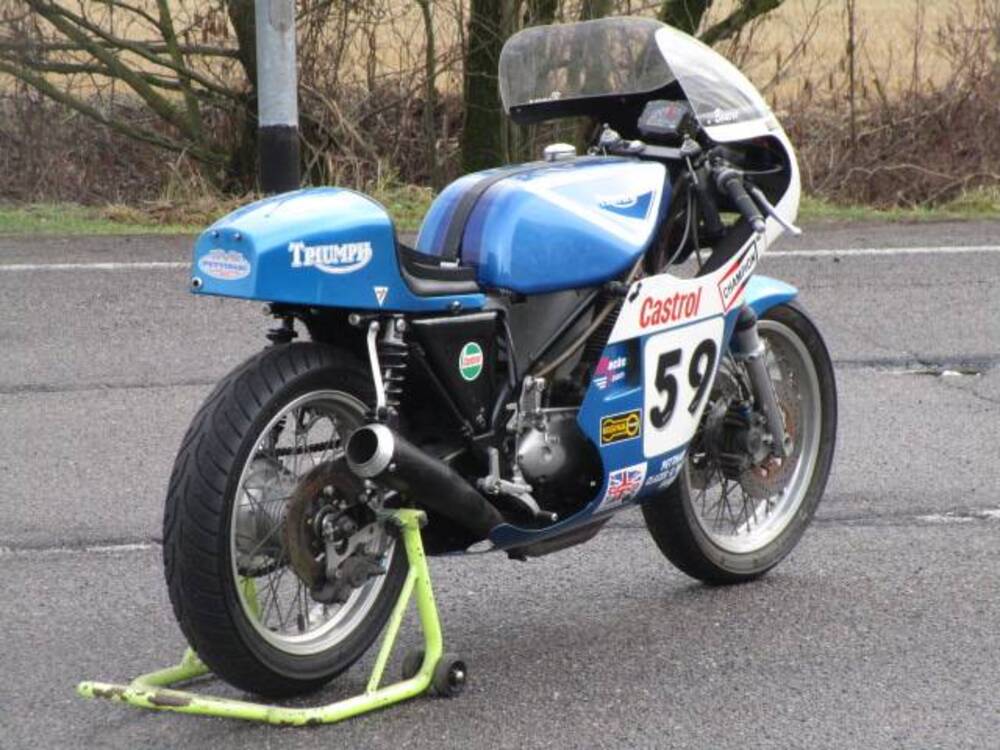 Triumph TRIDENT ROB NORTH 750 (13)