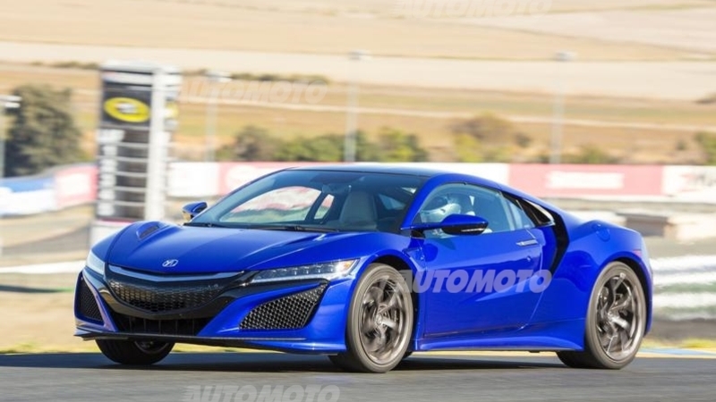 Honda NSX, le prestazioni della supercar ibrida giapponese