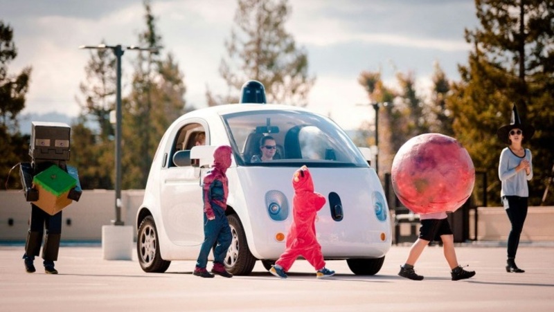 Per Halloween la Google Car ha imparato a riconoscere i bimbi