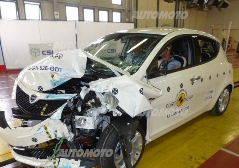 Euro NCAP, 2 stelle alla Lancia Ypsilon. Che si incendia dopo il test