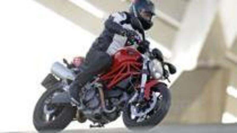 DUCATI Monster 696