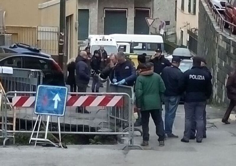 Genova: anziano cade in una voragine aperta da due anni e muore