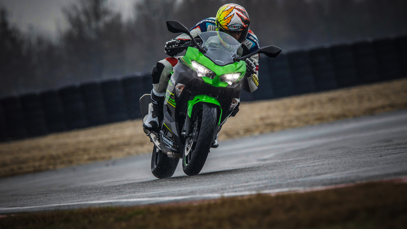 Kawasaki Ninja 400. Il divertimento buono sta nella botte piccola