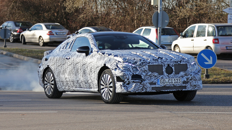 Nuova Mercedes Classe E Coup&eacute;, le foto spia. Sar&agrave; anche AMG