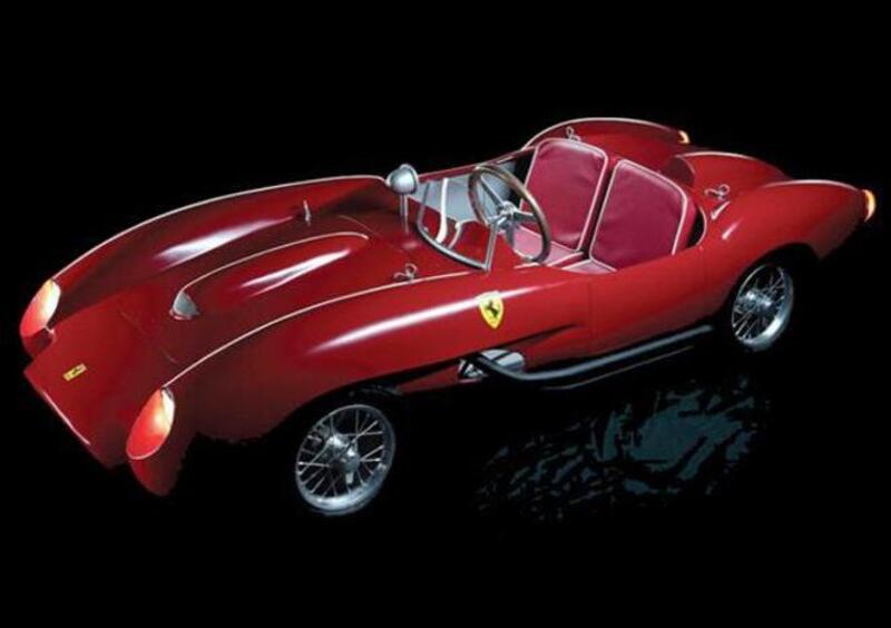 Ferrari 250 Testa Rossa, il modellino venduto a 82.000 euro. E’ record