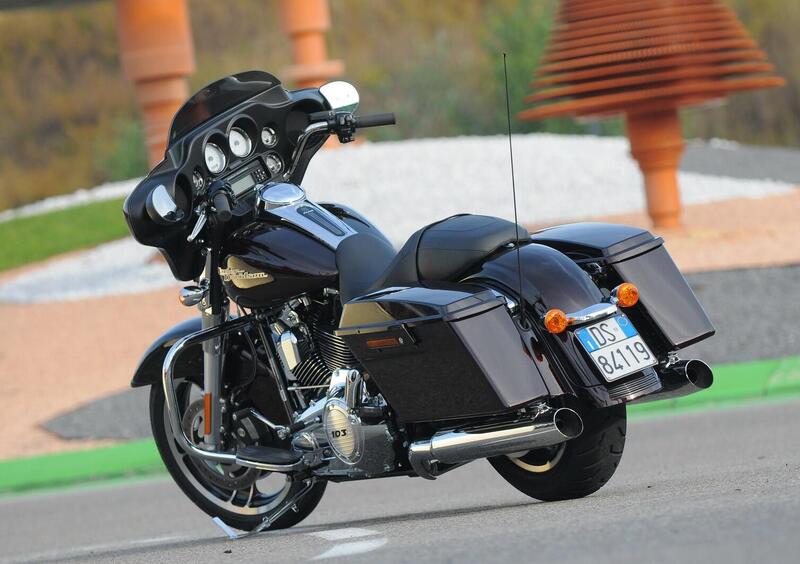 Harley-Davidson Touring 1690 Road Glide (2007 - 12) (7)