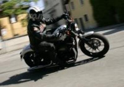 HARLEY-DAVIDSON Sportster Iron 883