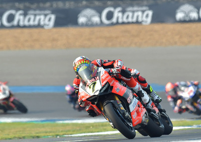 SBK 2018. Davies vince Gara-2 a Buriram