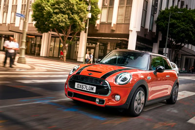 Mini Cooper S: restyling, personalizzazioni e tanto divertimento [Video]