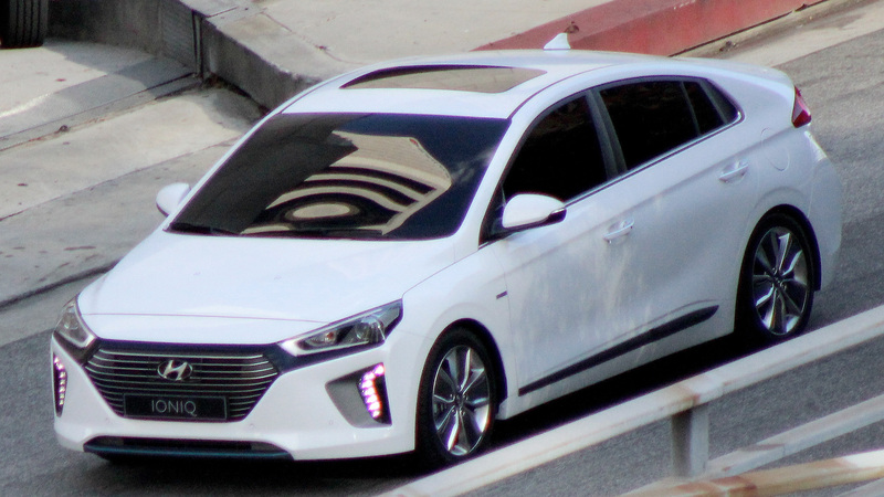 Hyundai Ioniq, &quot;beccata&quot; senza veli la nuova ibrida anti-Prius